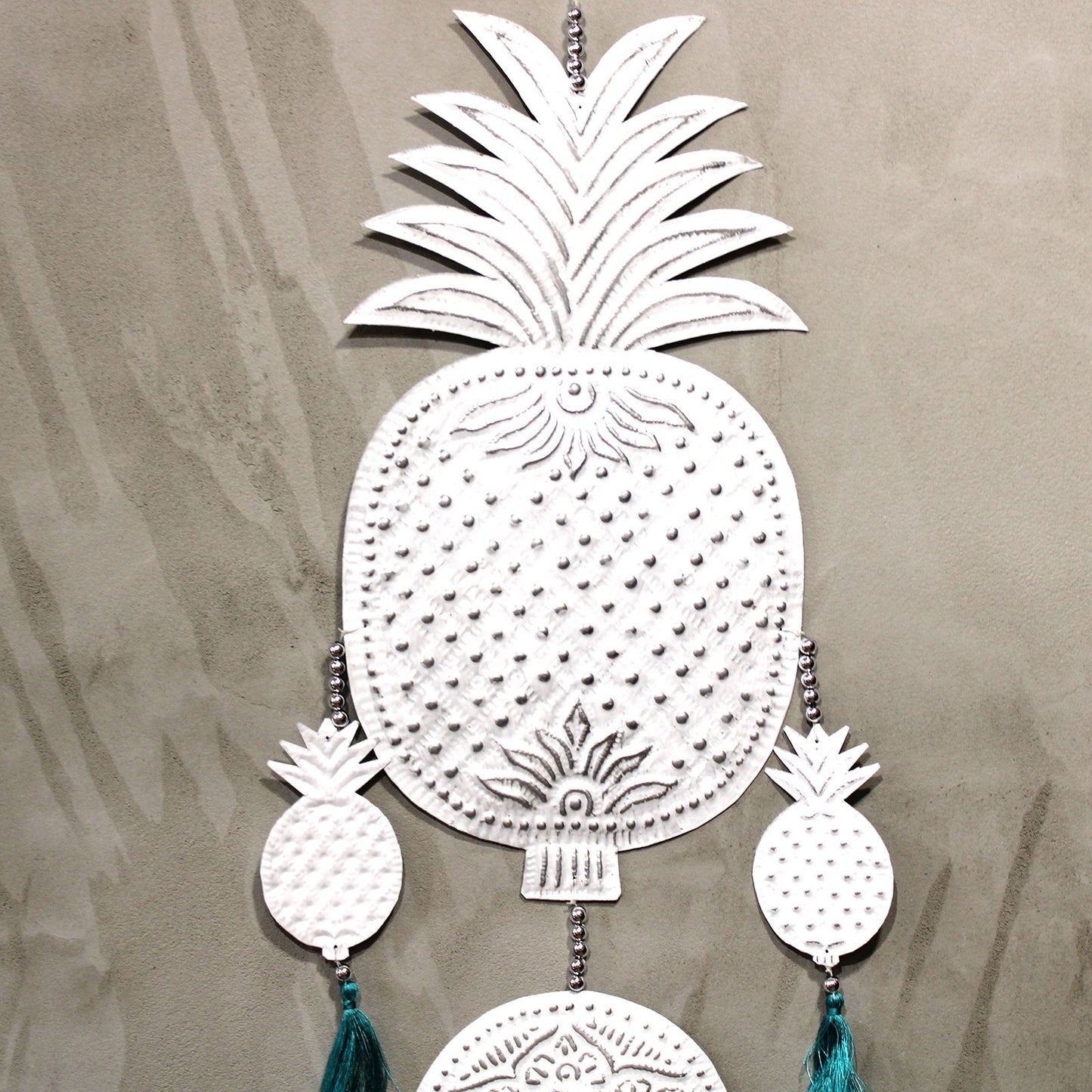 Bali Wandmobile Ananas - Handbemaltes Aluminium mit Perlen