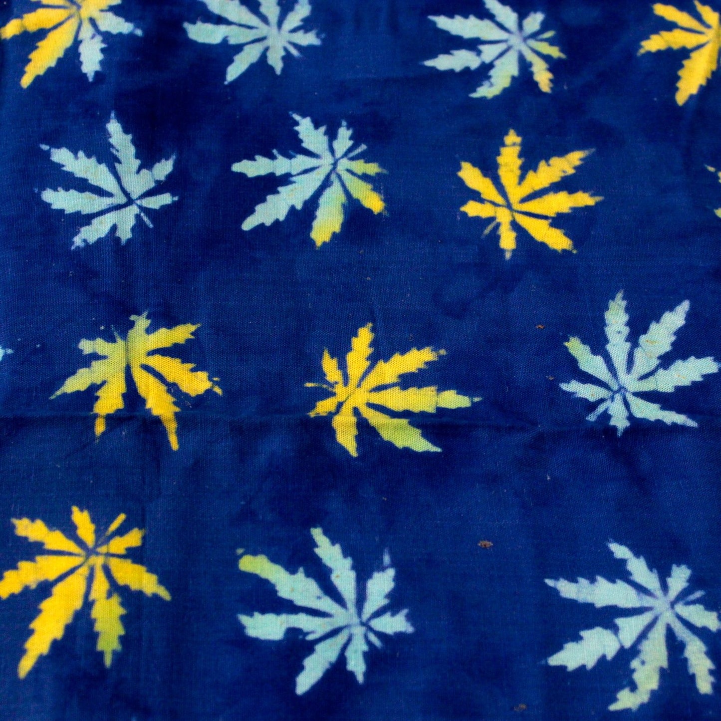 Set mit 4 handbemalten Sarongs im Tropenblatt-Design – 100% Rayon