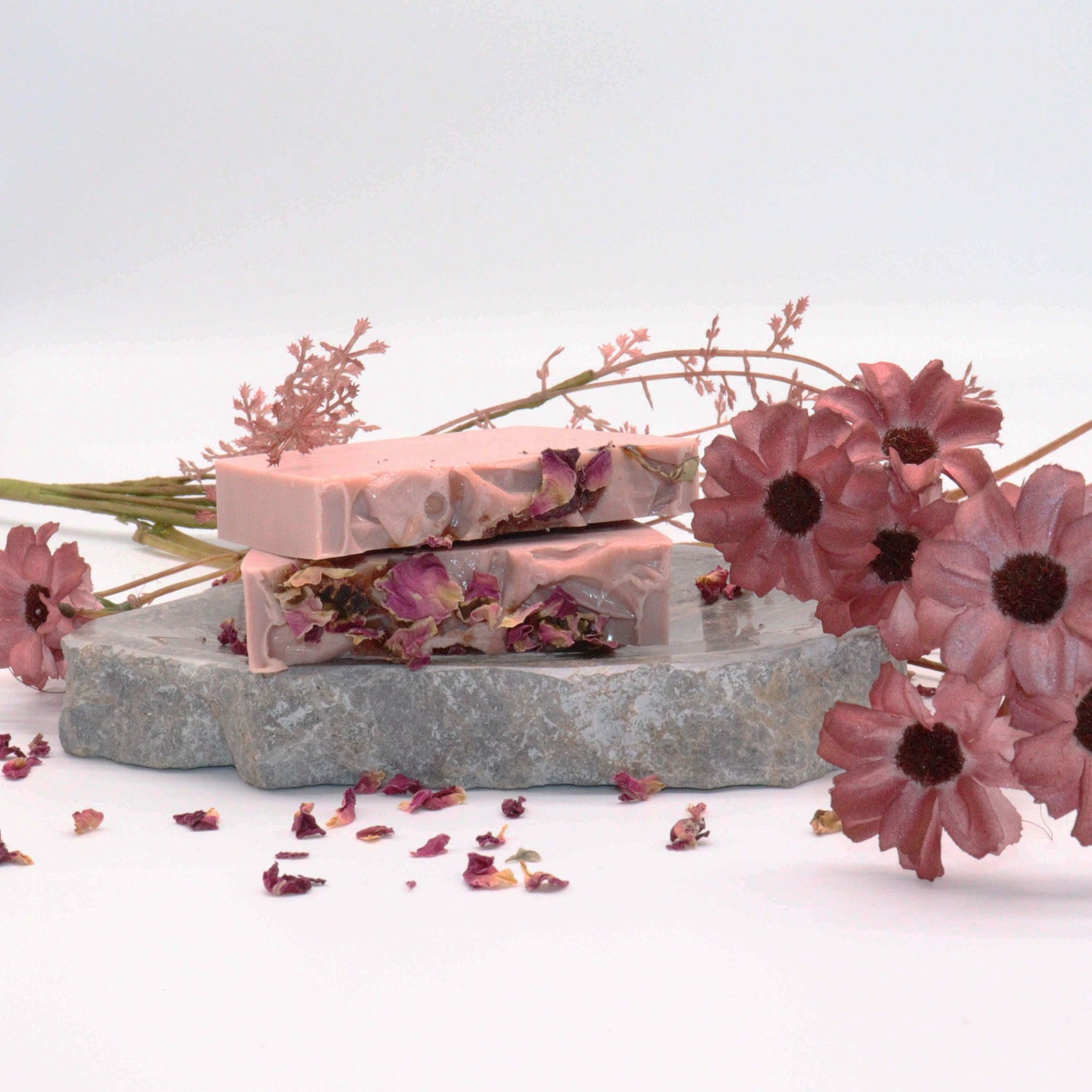 Naturseife Rose & Vanille – Handgefertigte Duftkomposition für samtweiche Haut