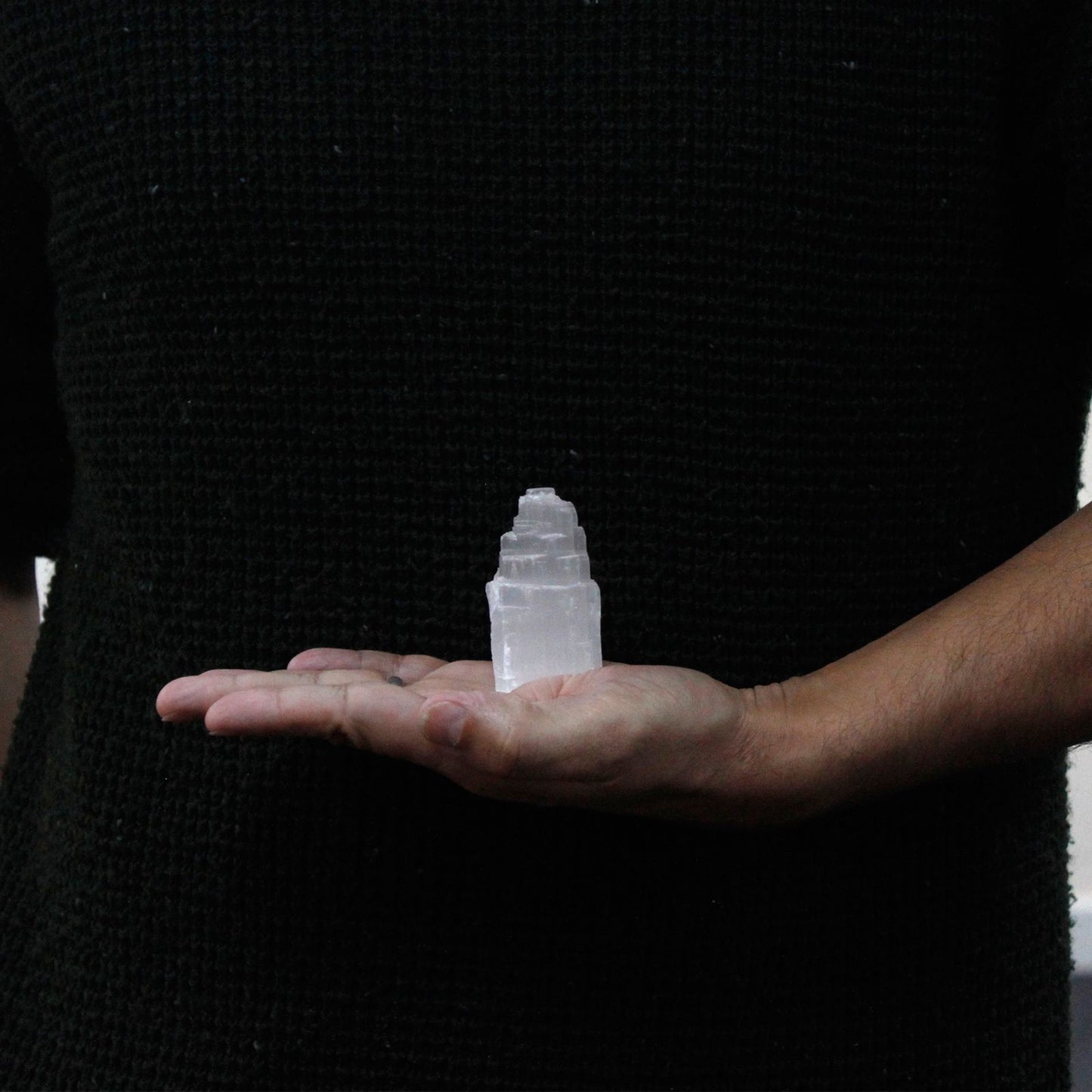 Handgeformter Selenit-Turm 5 cm - Natürliche Skulptur mit Mondschimmer