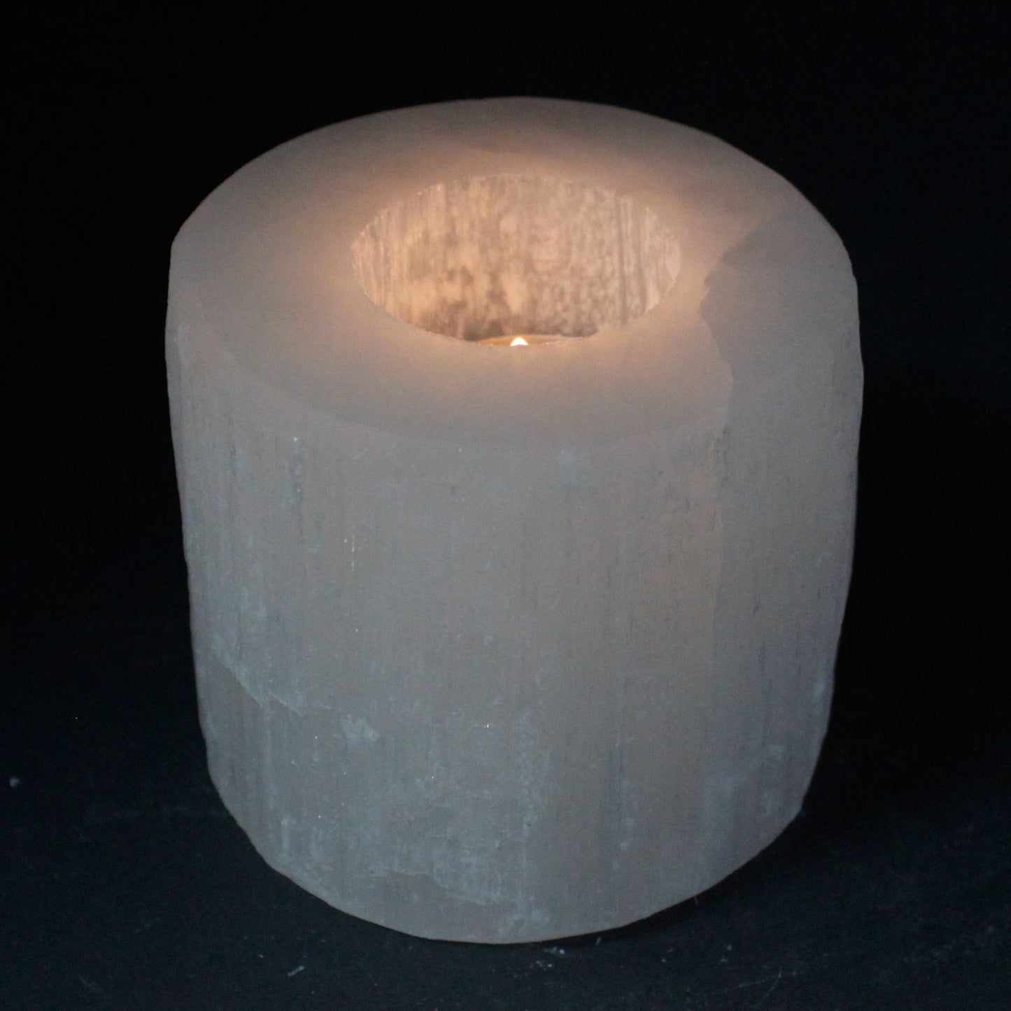 Selenit Kerzenständer 'Lichtspiel' - 8 cm, handgefertigtes Naturkunstwerk