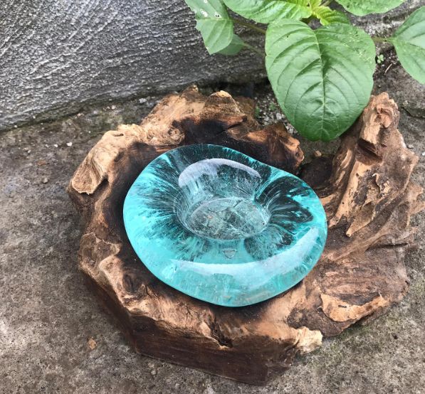 Kerzenständer aus recyceltem Glas auf Gamalholz - Handgefertigt in Bali