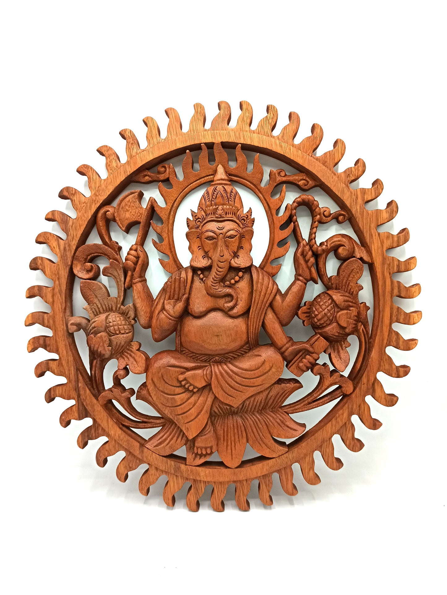 Wanddekoration Ganesha – Handgeschnitztes Holzpanel aus Suar, 40 cm