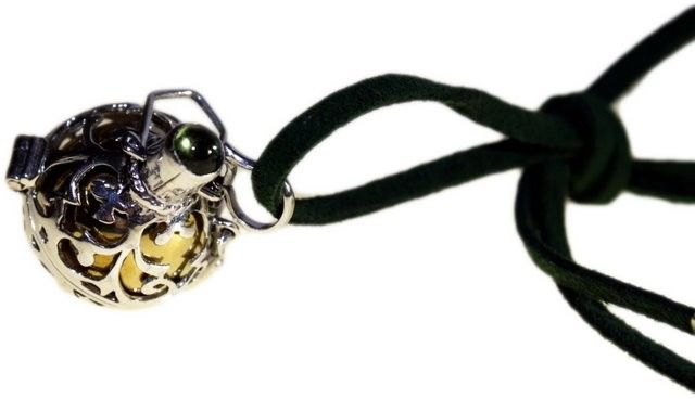 Silberne Engelsglocke 'Liebe' – Handgefertigtes Amulett mit persönlichem Namen
