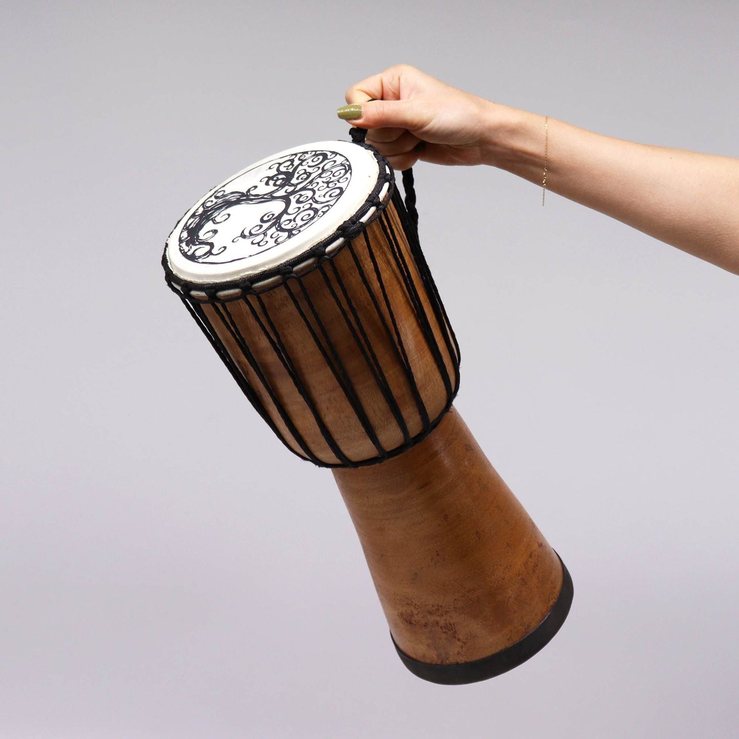 Handgeschnitzte Djembe Trommel 40 cm mit Lebensbaum-Motiv – Kunstvolles Musikinstrument