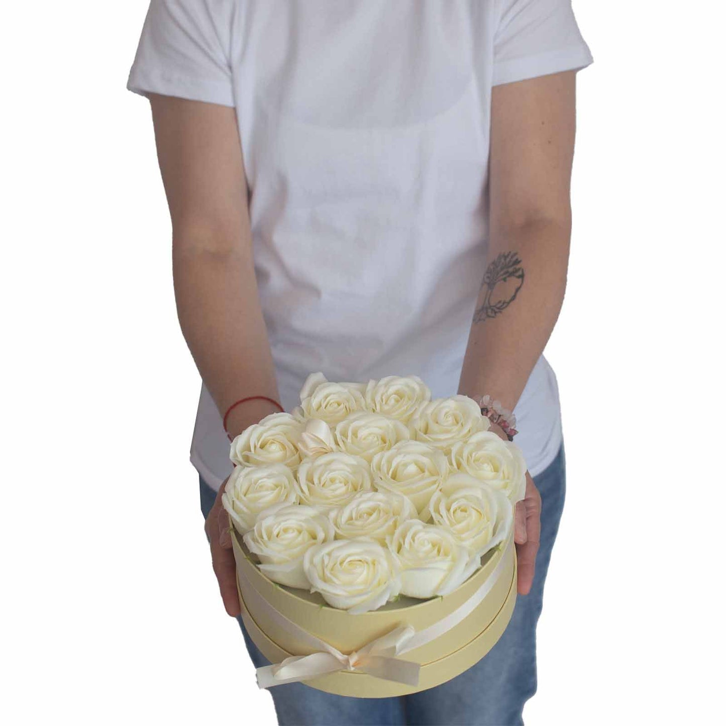 Seifenblumen Bouquet mit 9 cremefarbenen Rosen in Geschenkbox