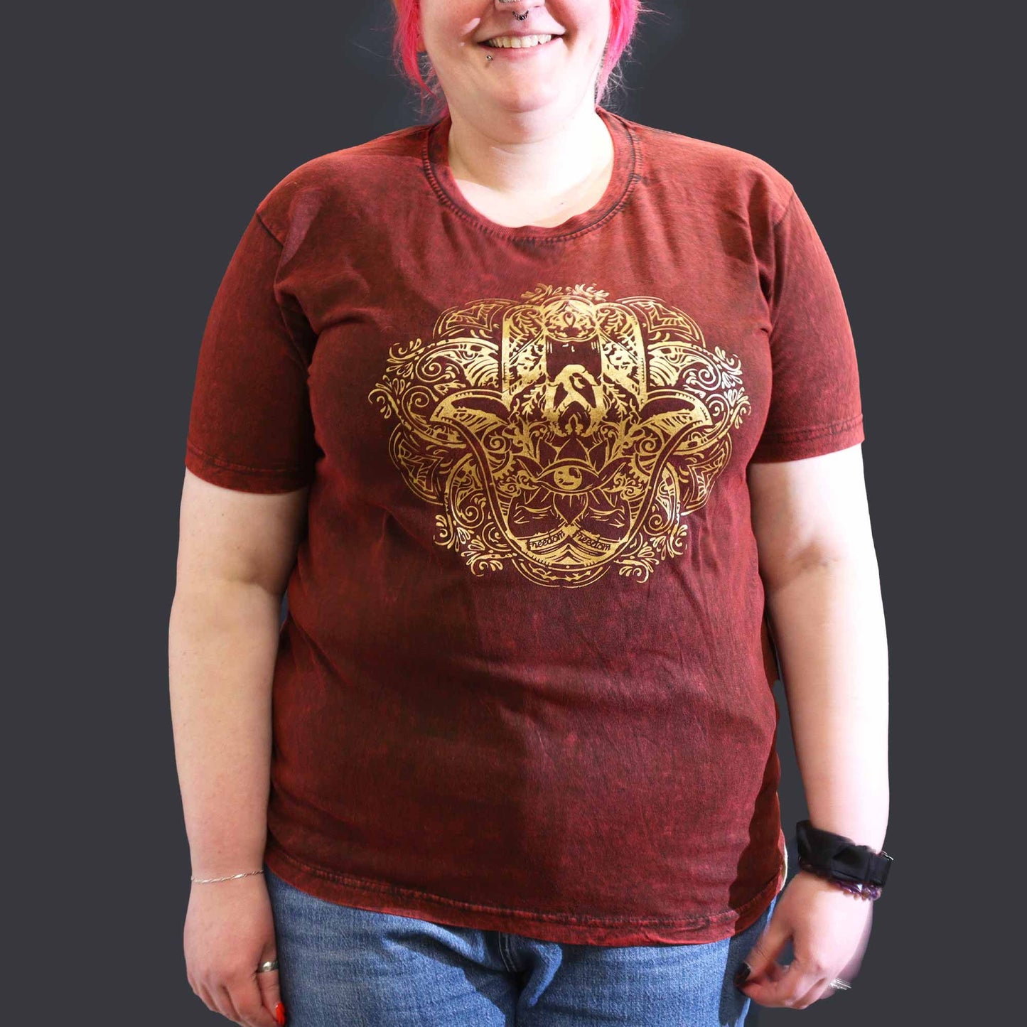Hamsa Schutzhand T-Shirt in Kastanie - Vintage Stonewash