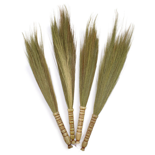 Set mit 4 Wandbesen aus Naturgras – Handgefertigte Deko aus Pampas & Seegras