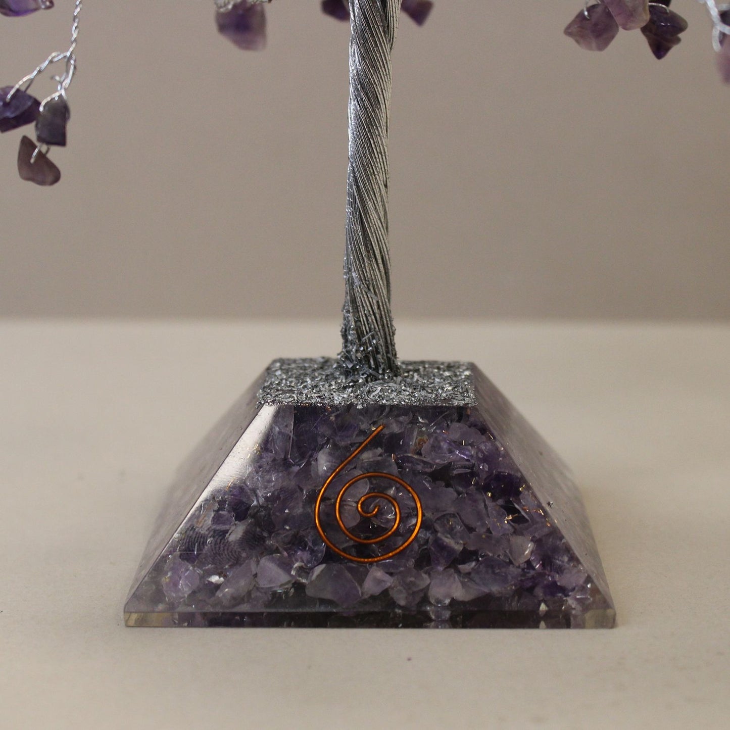 Orgonit-Pyramide mit Amethyst-Kristallbaum – 320 echte Steine