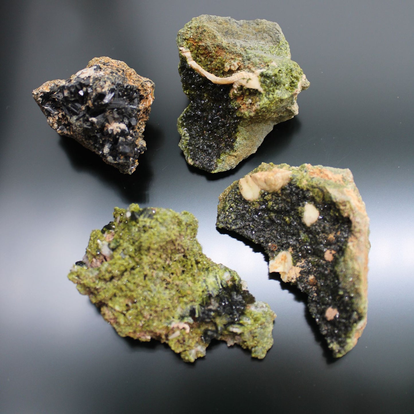 Epidot Kollektion – 10 handverlesene Mineralien im Set