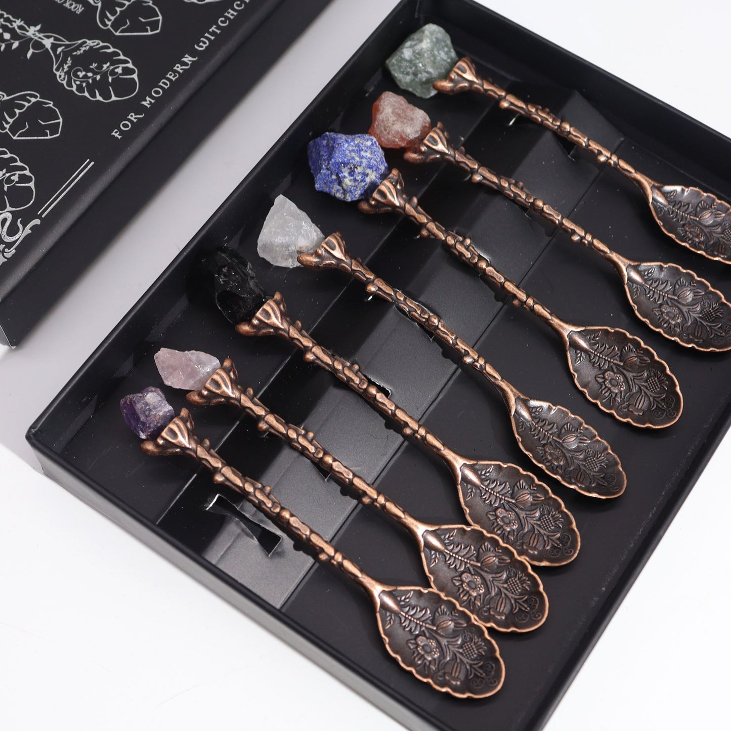 Set mit 7 bronzefarbenen Ritual-Löffeln mit echten Edelsteinen