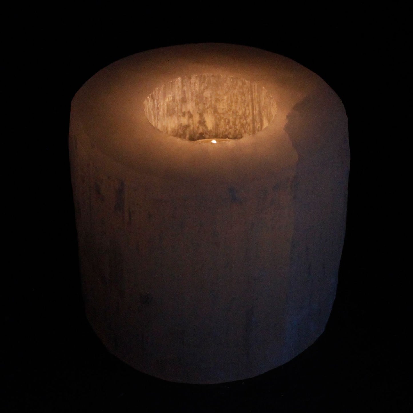 Selenit Kerzenständer 'Lichtspiel' - 8 cm, handgefertigtes Naturkunstwerk