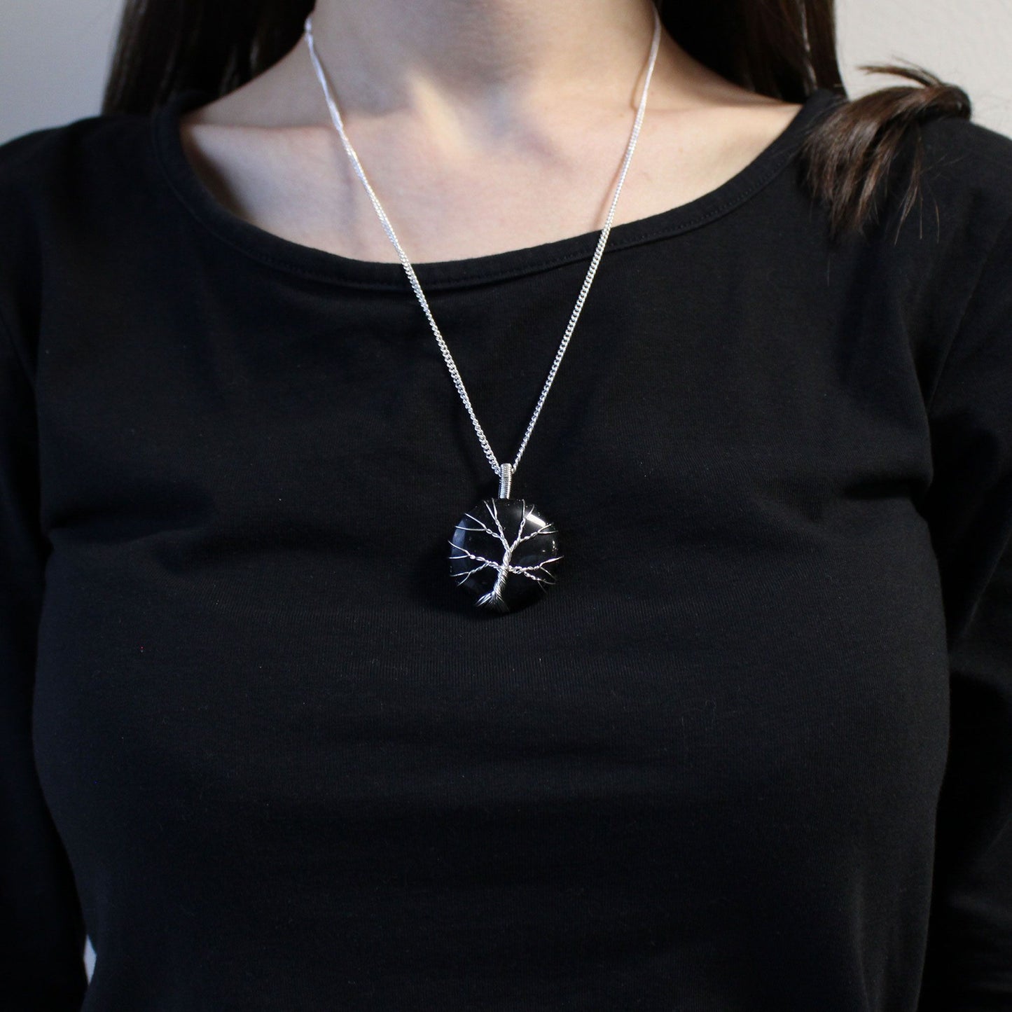 Lebensbaum-Kette mit Schwarz-Onyx – Silberbeschichtete Schmuckedition