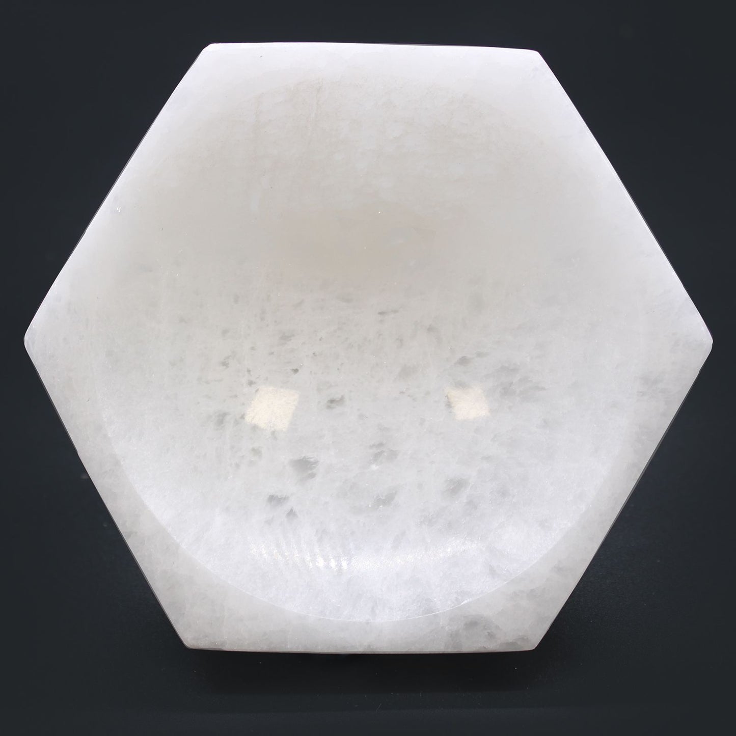 Selenit Schale in Hexagon-Form – 15 cm Mondstein-Dekor