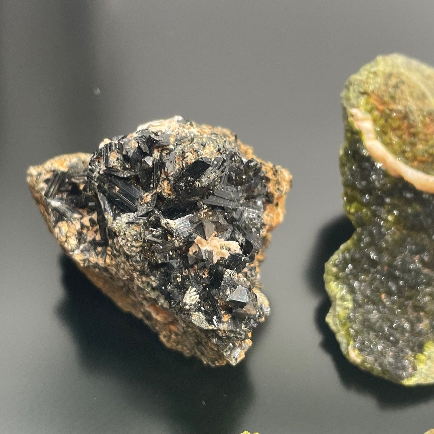 Epidot Kollektion – 10 handverlesene Mineralien im Set