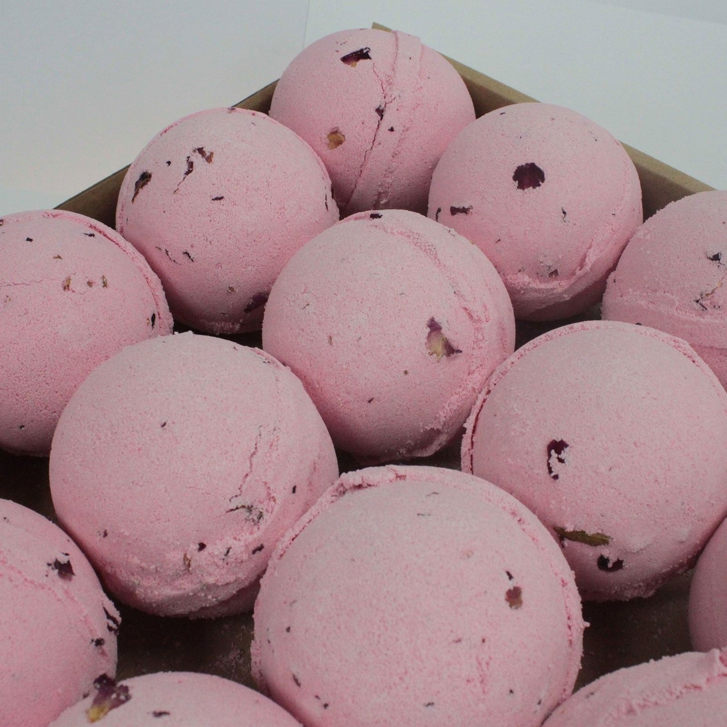 Jumbo Badebomben mit Rosenblüten & Sheabutter – Vorratspackung mit 16 Stück