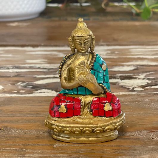 Buddha-Figur 'Hands Up' aus Messing - 7,5 cm mit Howlit-Einlagen
