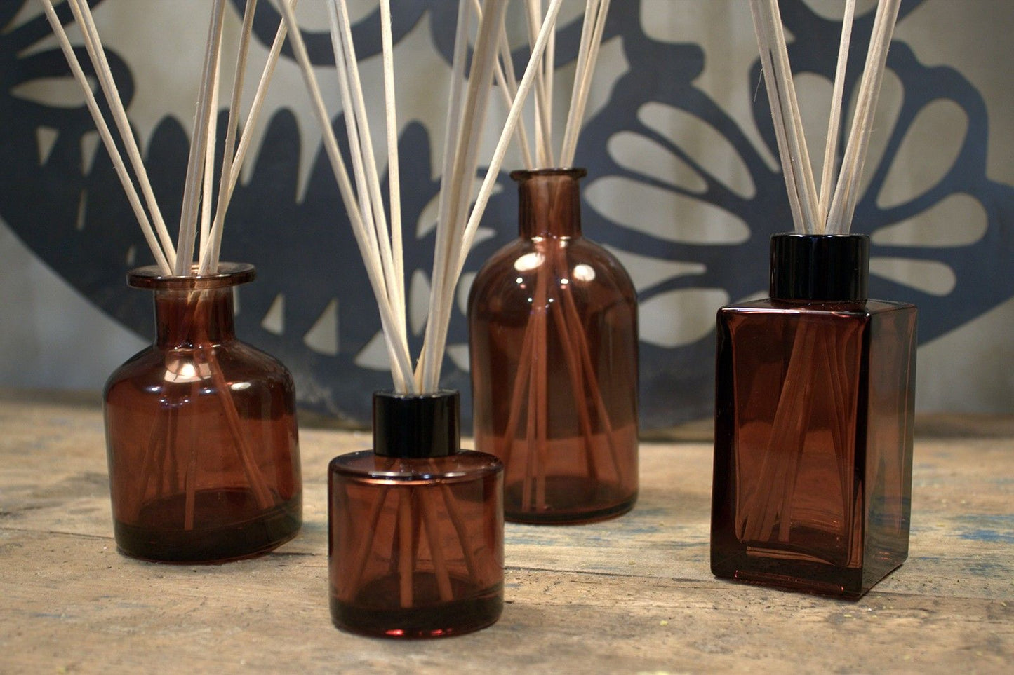 Diffusorflasche Amberglow im Quadrat-Design (100ml) mit Schilfrohren