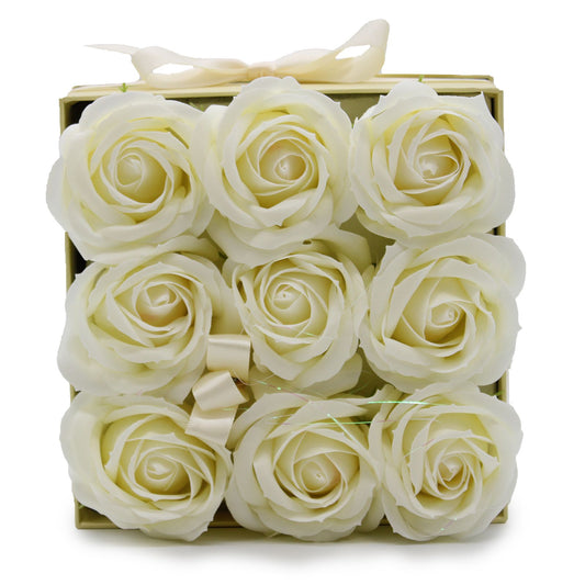 Seifenblumen Bouquet mit 9 cremefarbenen Rosen in Geschenkbox