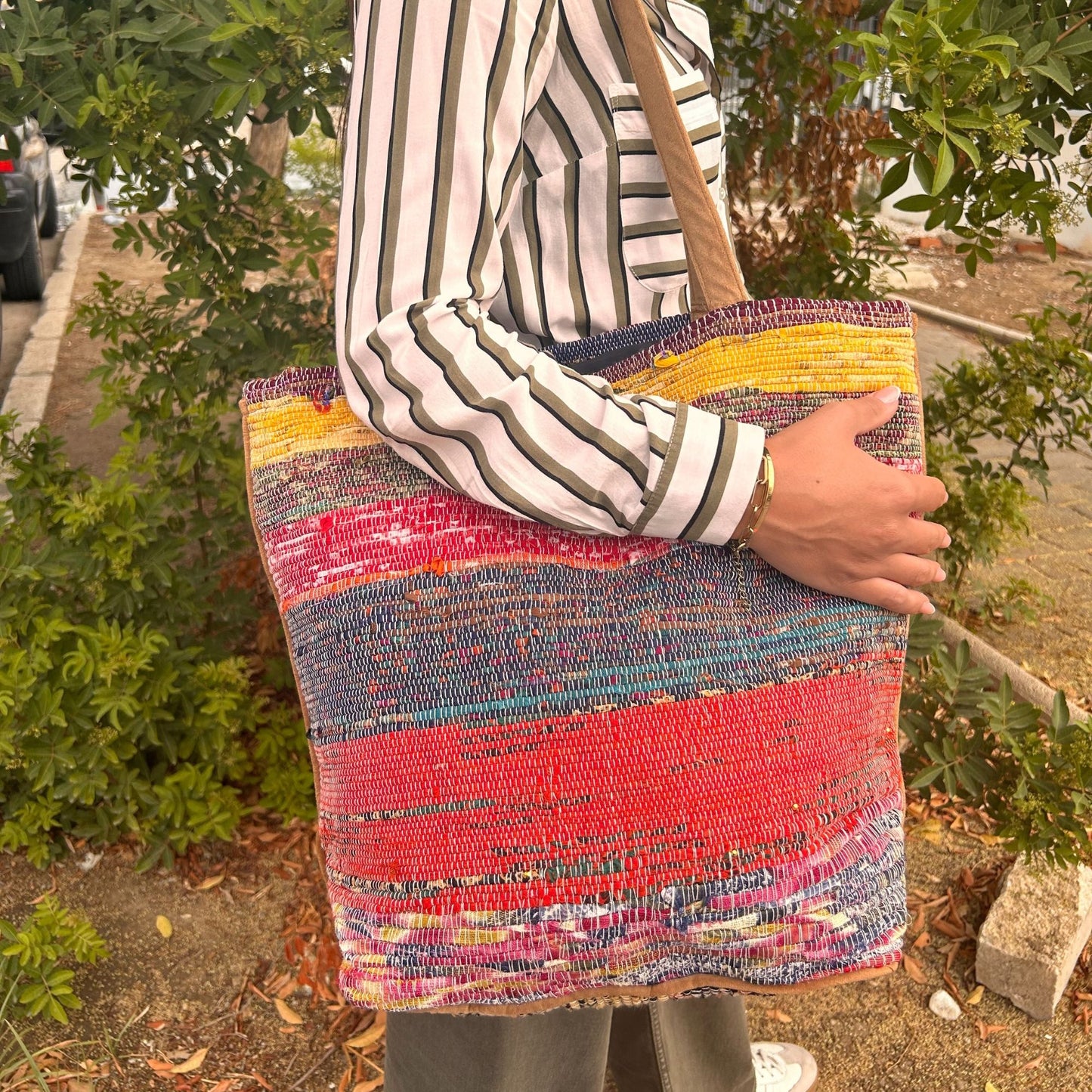 Recycelte Teppichtasche 'Shades of Pink' – Ein handgefertigtes Unikat