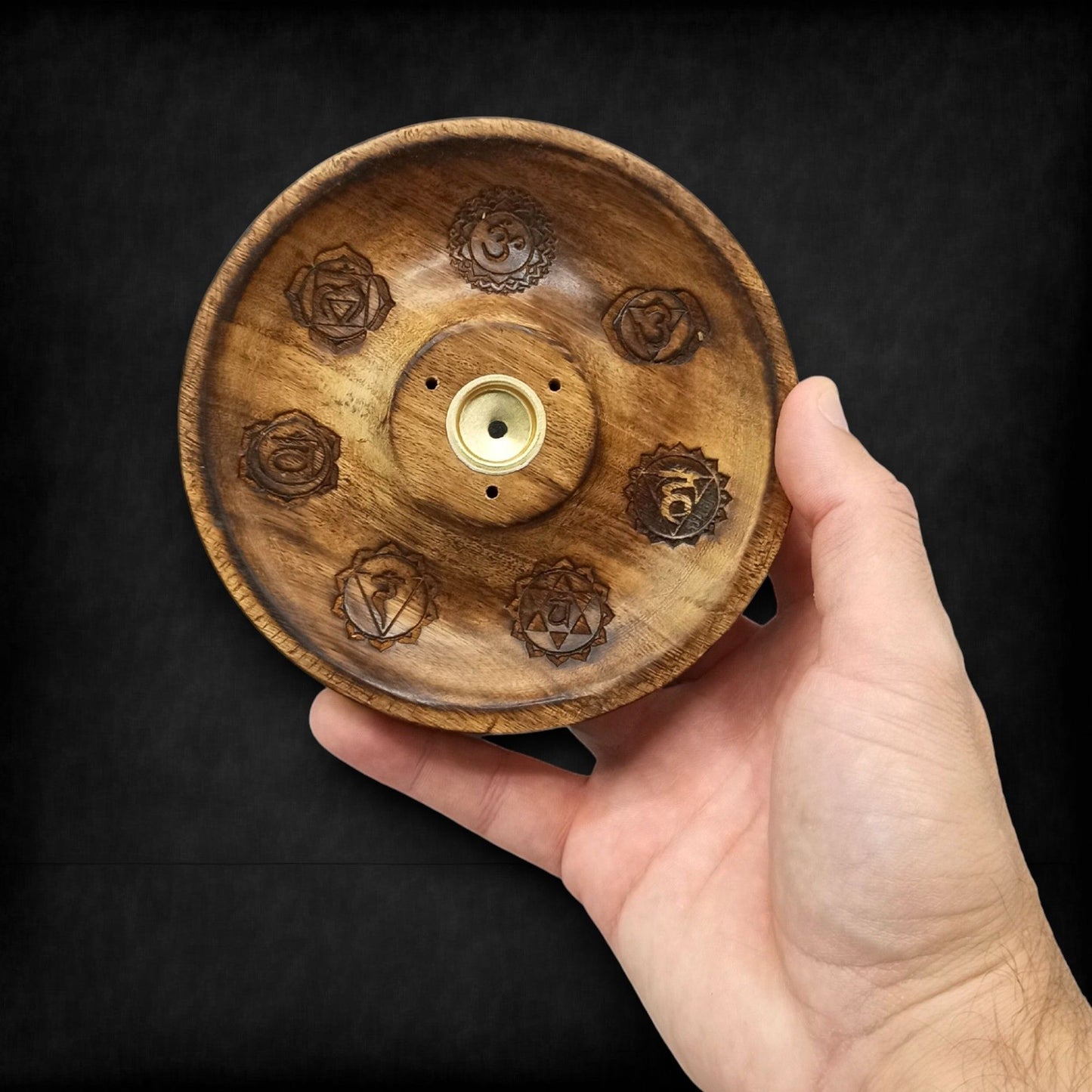 Räucherhalter aus Mangoholz mit 7-Chakra-Gravur – Für Stäbchen & Kegel