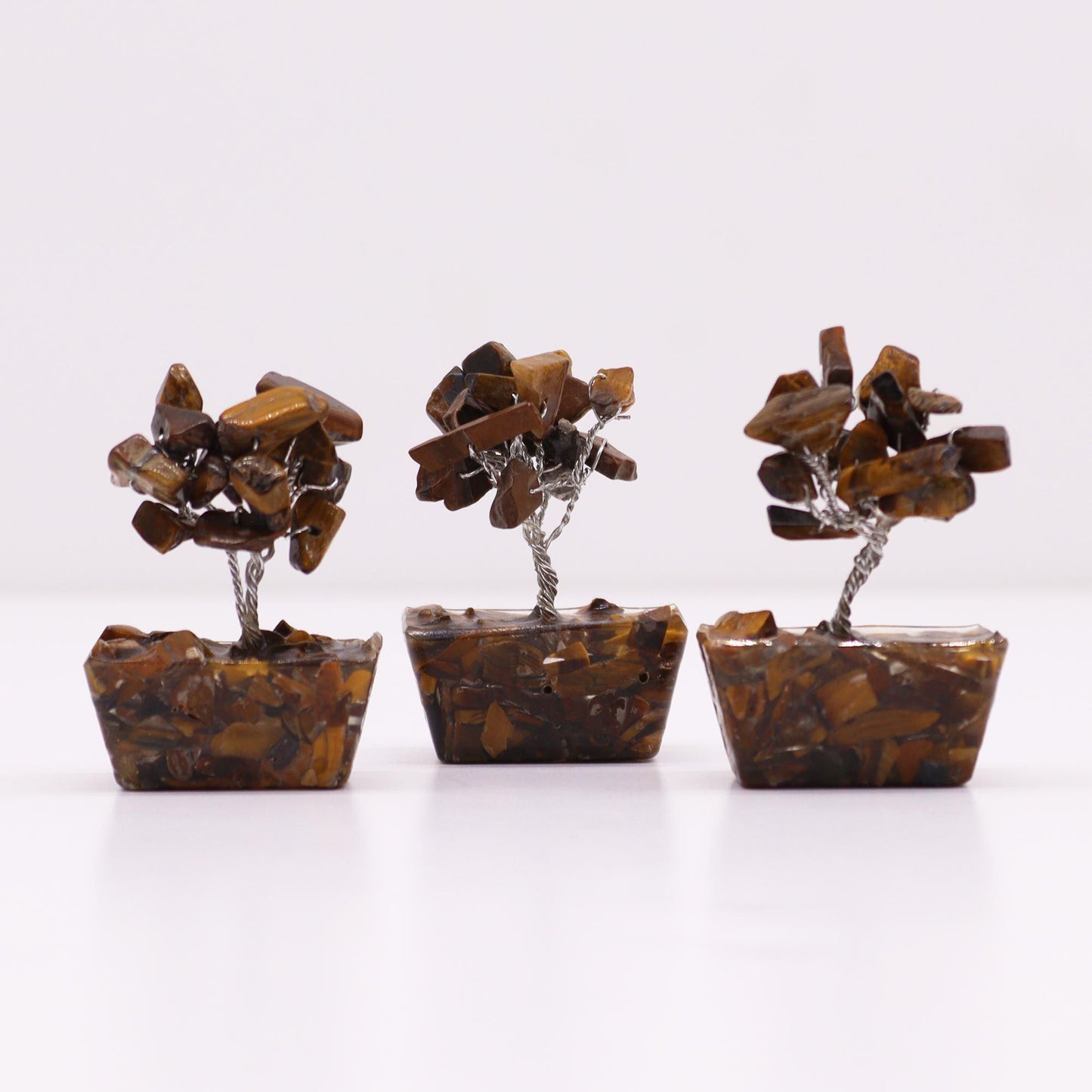 Miniatur-Edelsteinbaum aus Tigeraugen auf Orgonit-Basis (15 Steine)