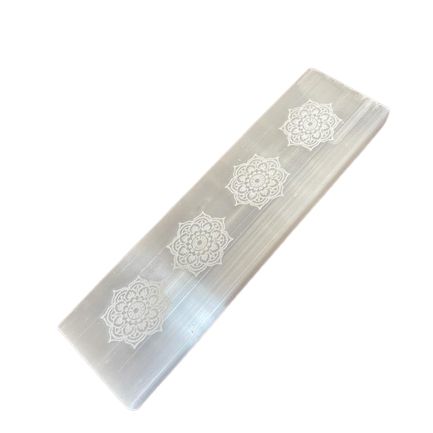 Selenit-Ladeplatte mit Mandala-Muster – 15 cm, handgeschnitzt