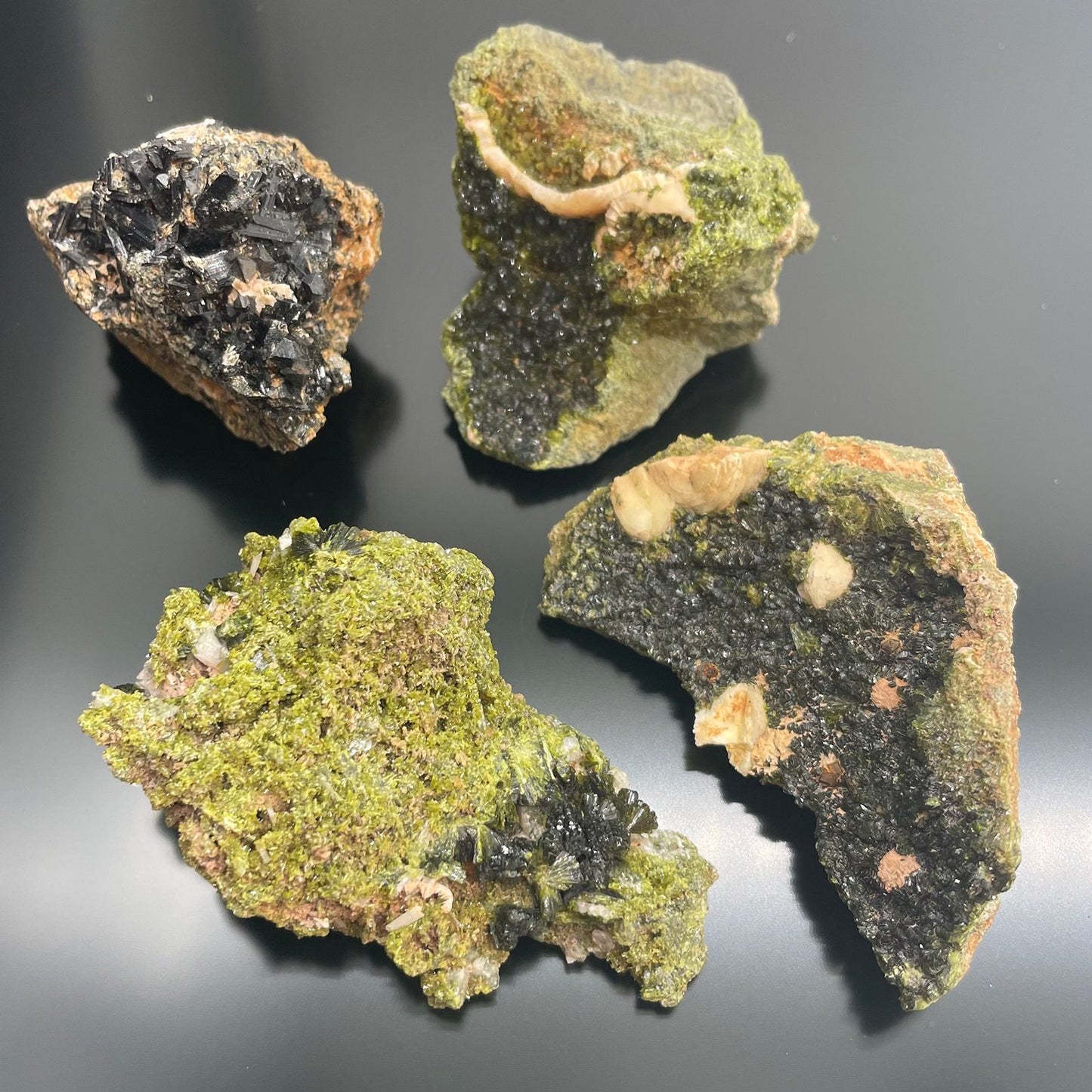 Epidot Kollektion – 10 handverlesene Mineralien im Set