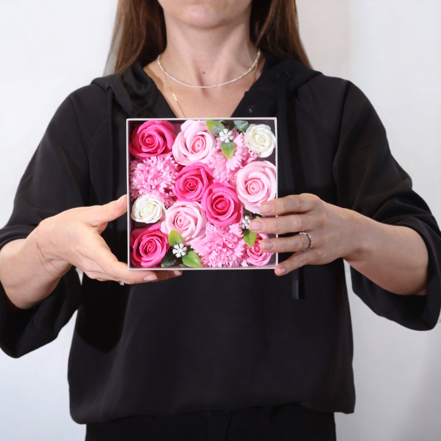 Seifenblumen Geschenkbox 'Baby-Segen' in Zartrosa – Quadratische Präsentation