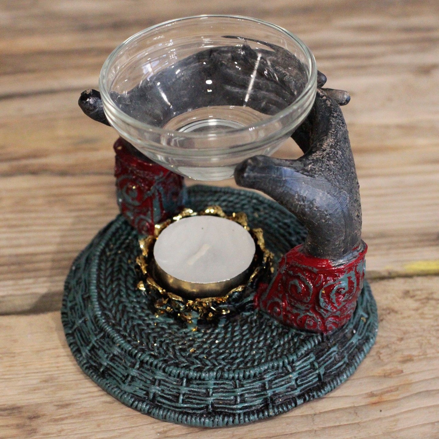 Ölbrenner 'Om-Hände' in Antik-Optik aus Resin