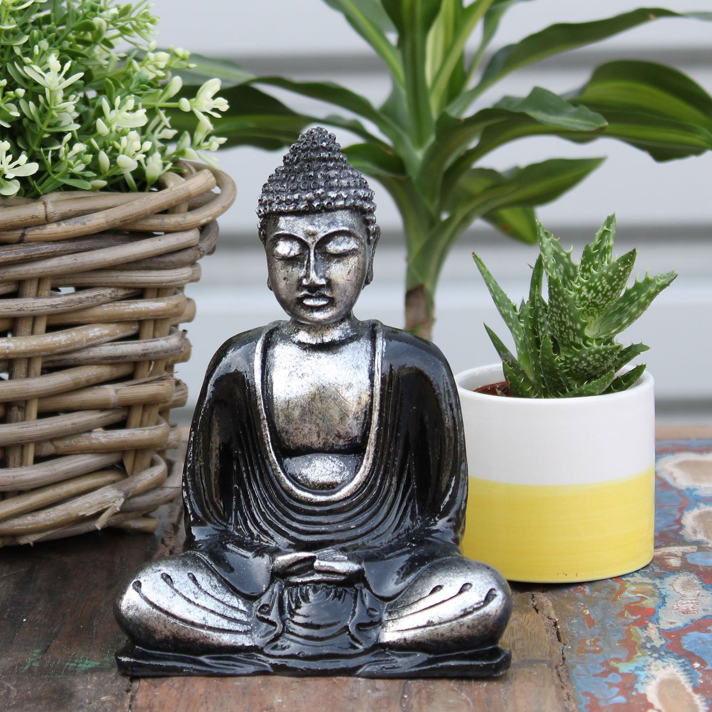 Meditationsfigur Buddha in Schwarz-Grau – Handbemaltes Unikat aus Bali
