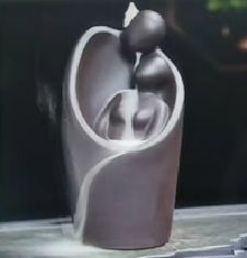 Räucherbrunnen 'Umarmung der Liebe' – Keramik mit Kaskadeneffekt