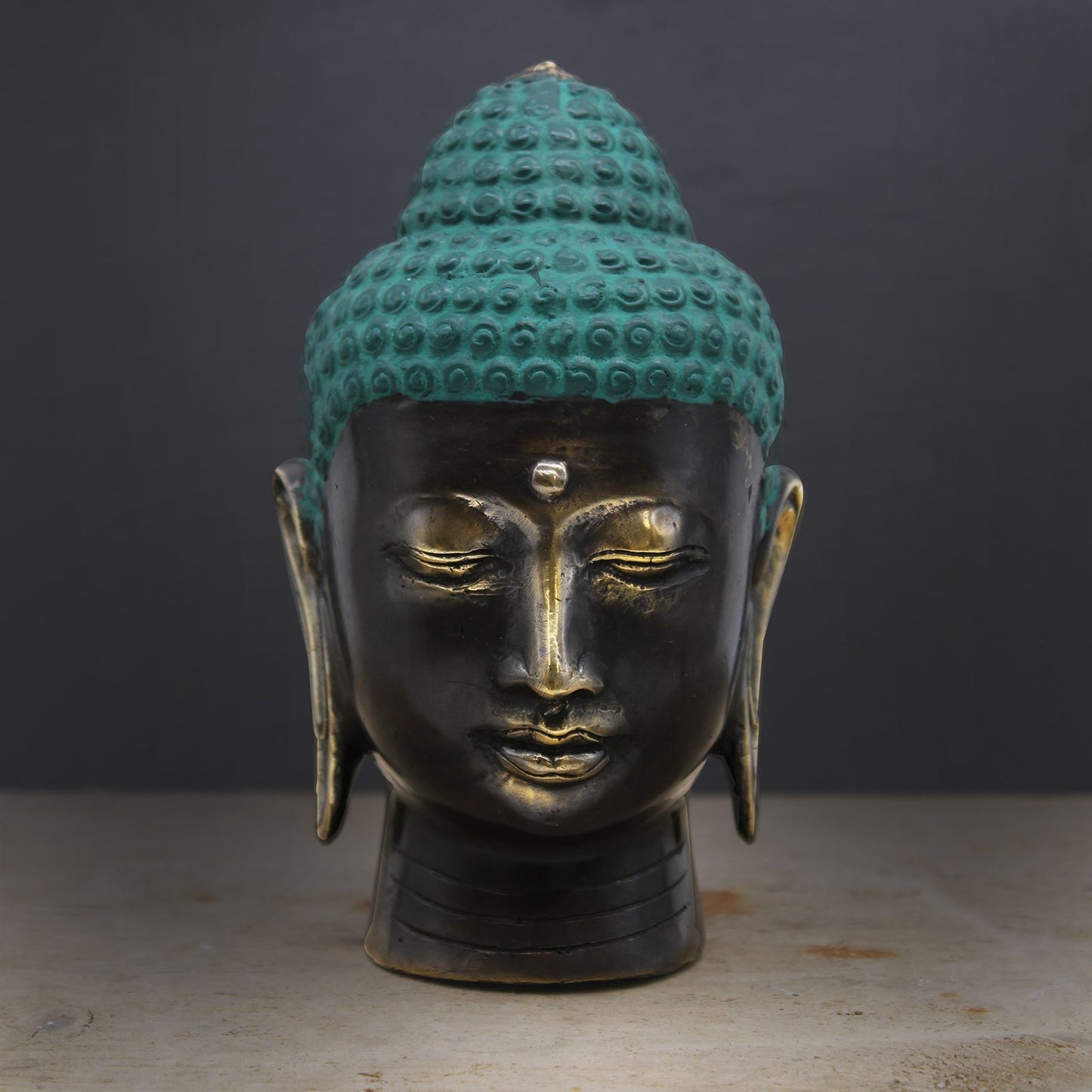 Großer Buddha-Kopf aus Messing - Antik-Patina Skulptur