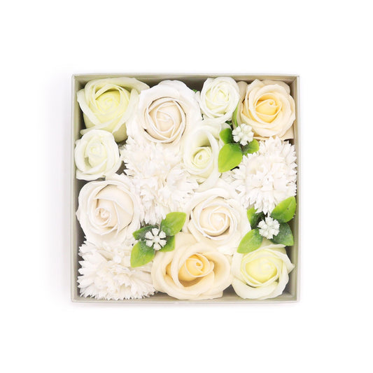 Quadratische Seifenblumen-Geschenkbox 'Hochzeitssegen' in Weiß und Elfenbein