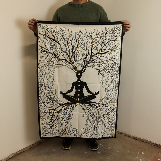 Textilkunst 'Erdverbindung' – Großformatiges Baumwoll-Wandbild mit goldenen Akzenten (70x110 cm)