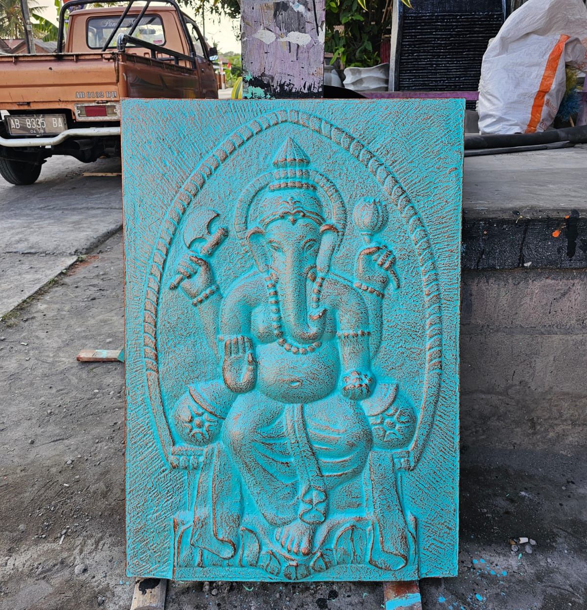 Handgefertigtes Türkis-Relief auf Eisenrahmen 70x100 cm - Wandkunst aus Faserzement