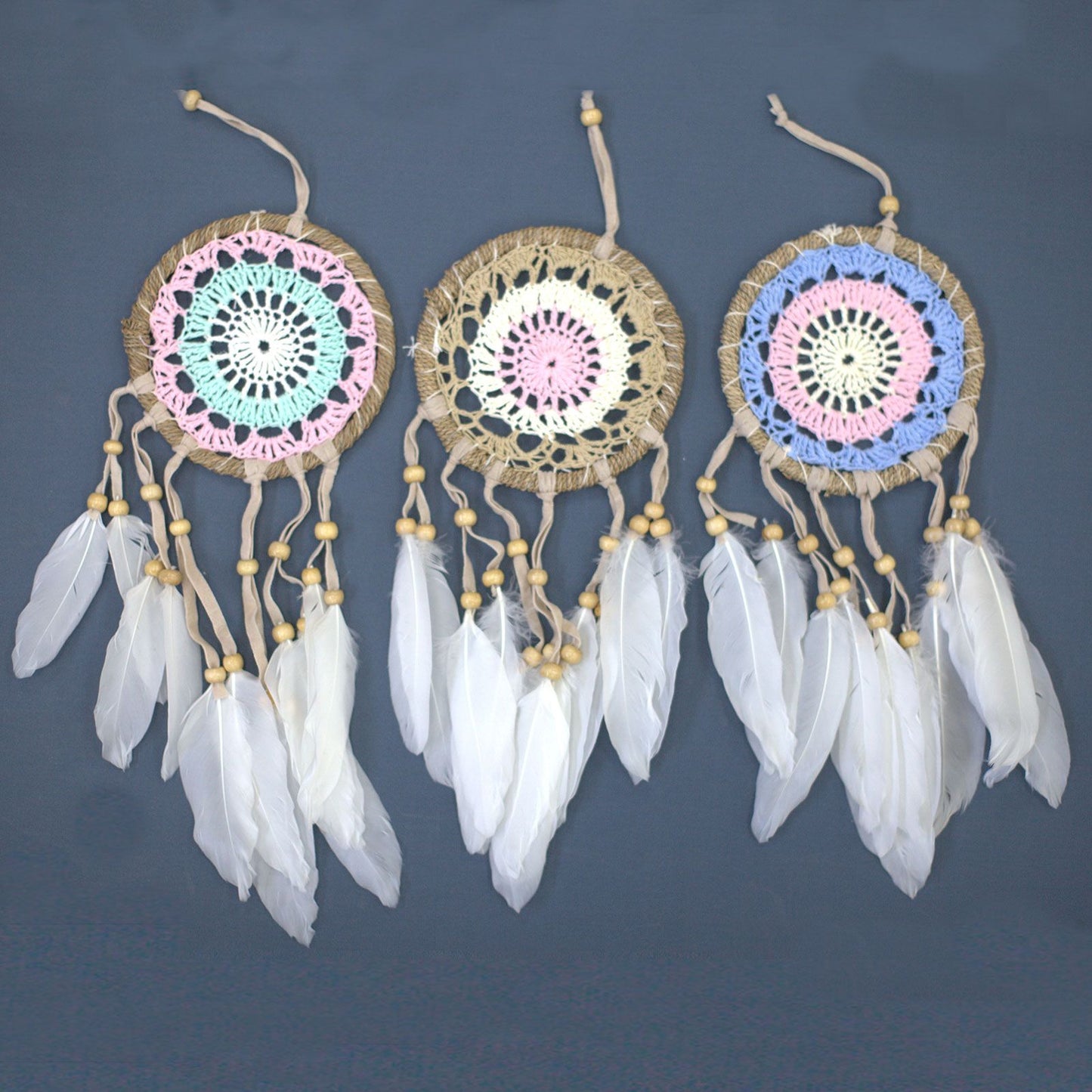 Set mit 6 handgeknüpften Traumfängern in Pastellrosa - 12 cm mit Federn