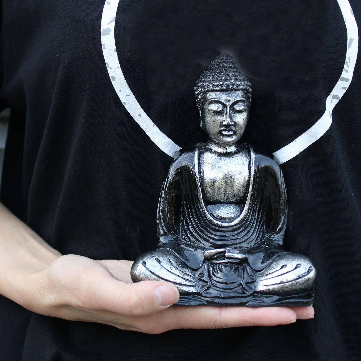 Meditationsfigur Buddha in Schwarz-Grau – Handbemaltes Unikat aus Bali