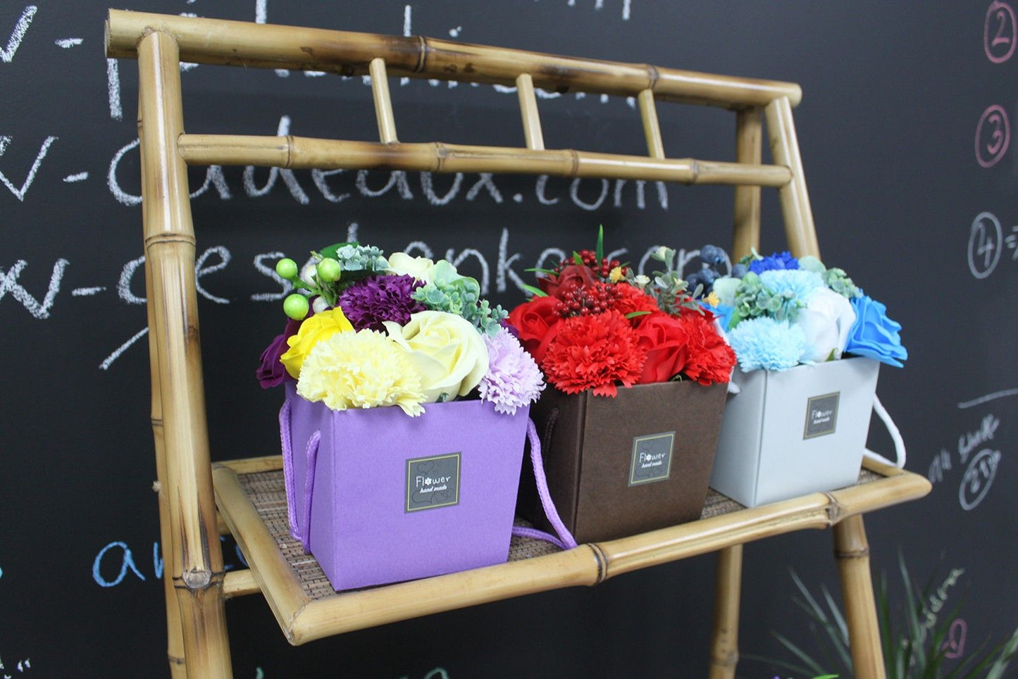 Handgefertigtes Seifenblumen-Bouquet – Duftkomposition Lavendel, Rose & Nelke