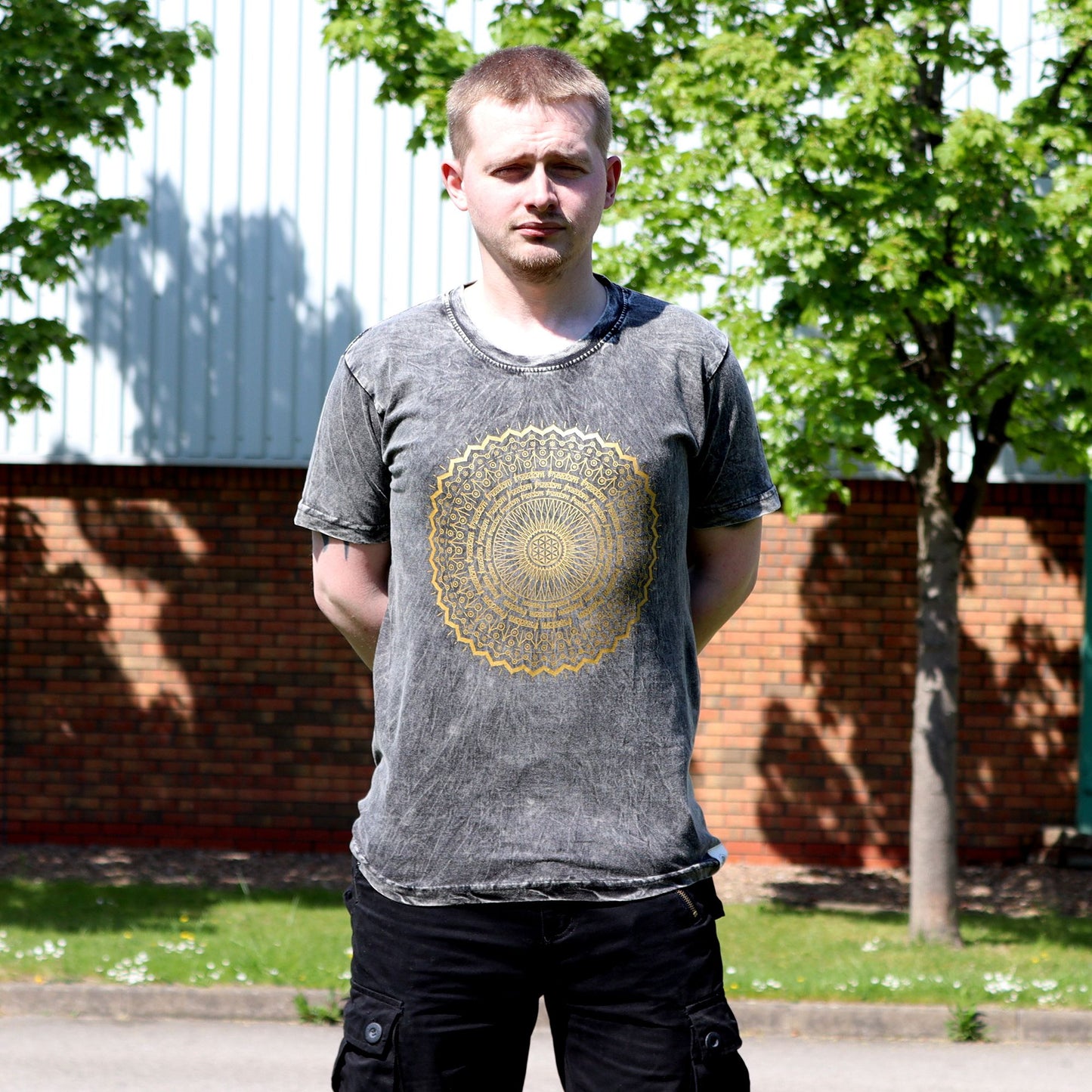 Mandala T-Shirt in Dunkelgrau - Doppelt Stonegewaschen & Fair Handmade