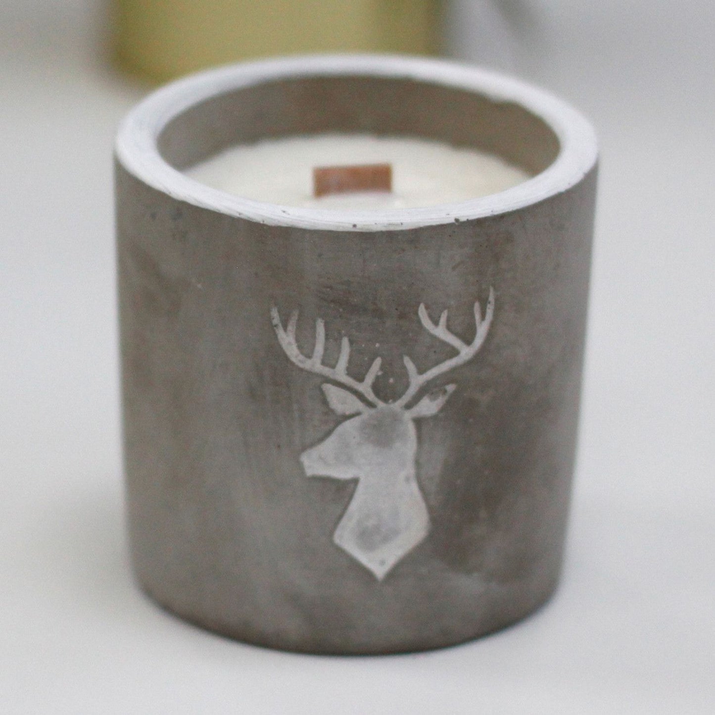 Beton-Duftkerze Stag Head mit Holzdocht - Whisky & Rauchholz Aroma