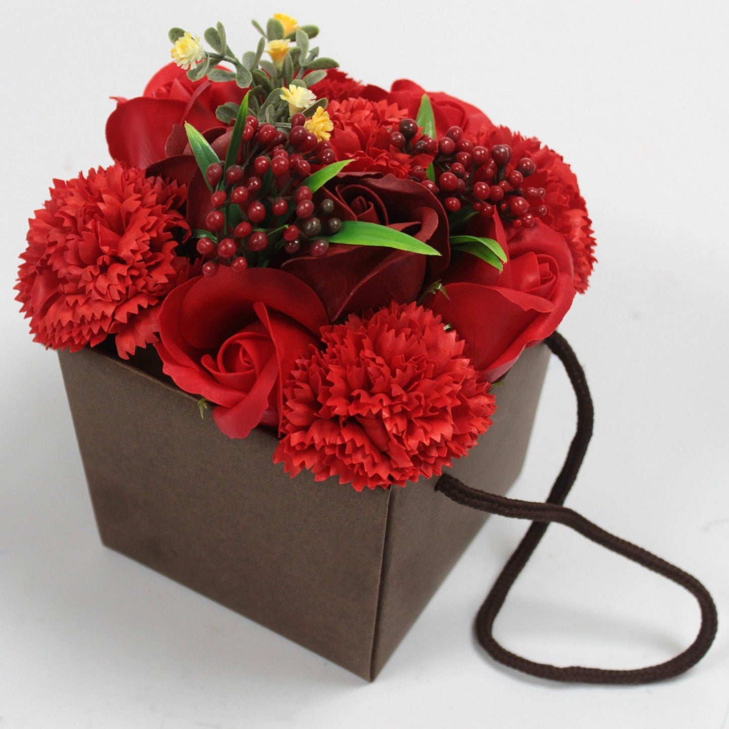 Handgefertigtes Seifenblumen-Arrangement in Rot & Nelke – Luxus für die Badewanne