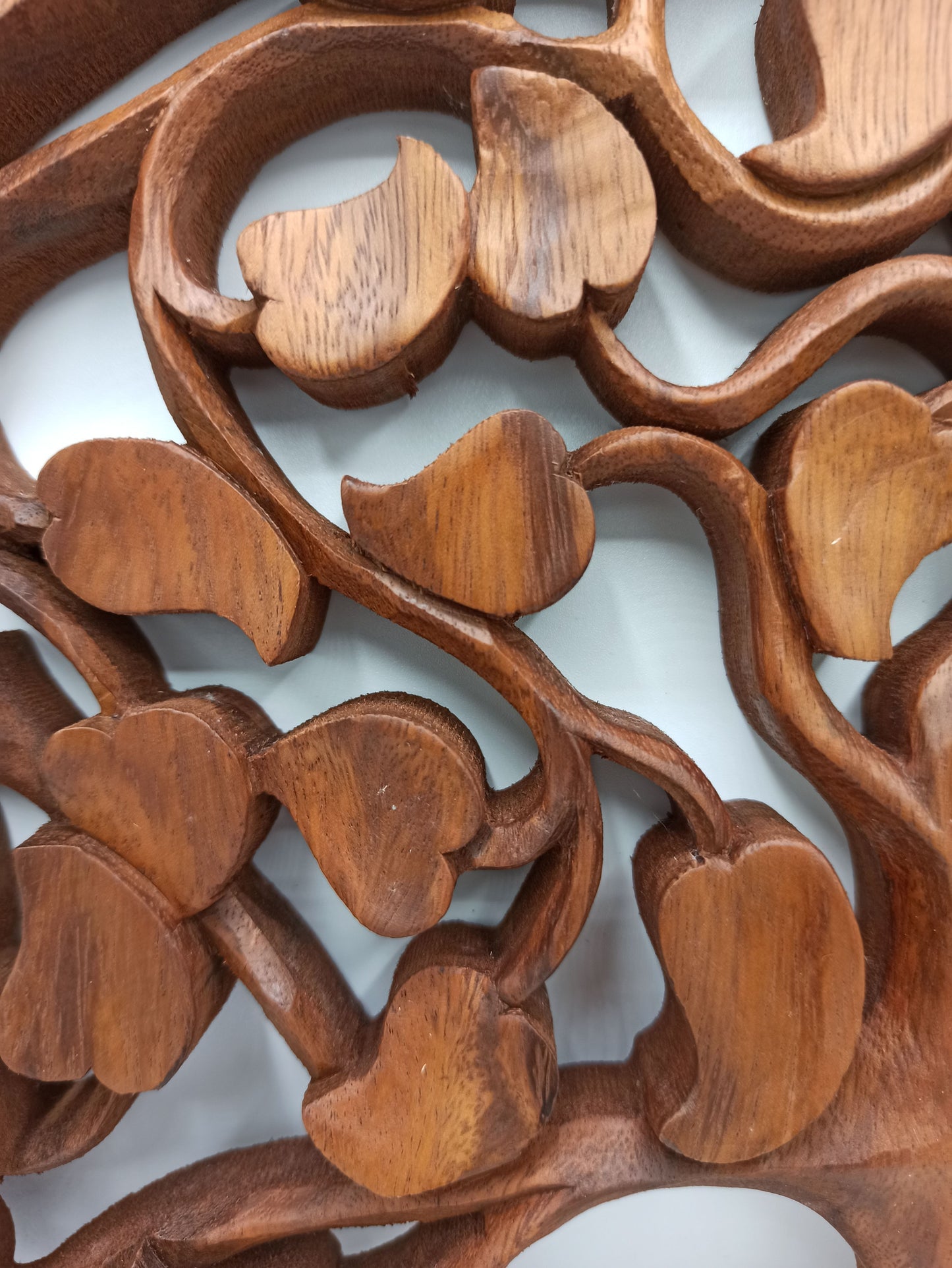 Lebensbaum der Liebe – Handgeschnitztes Wandbild aus Suar-Holz, 40 cm