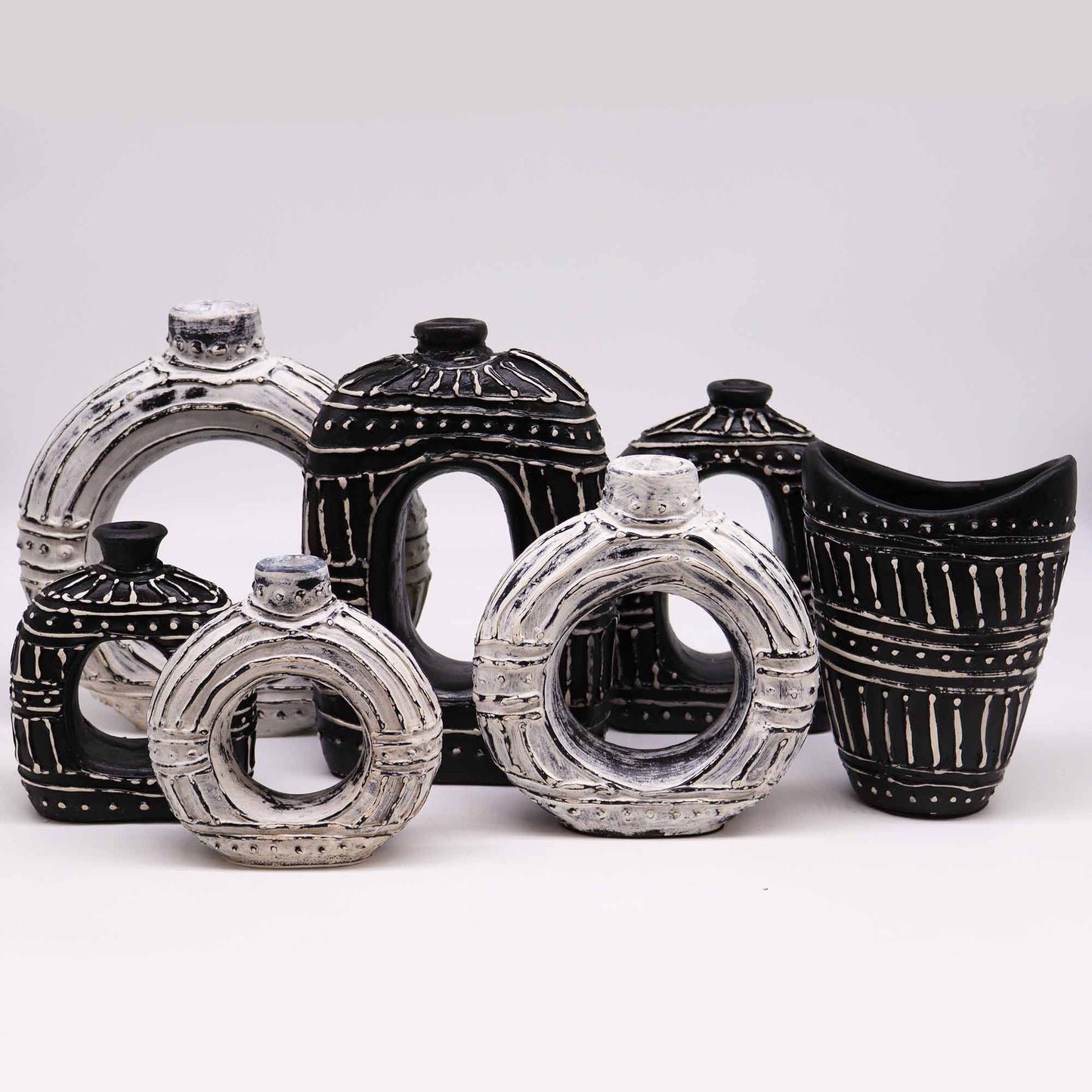 Oval-Vase in Schokoladenbraun 18cm - Handbemalte Keramik mit indonesischen Mustern