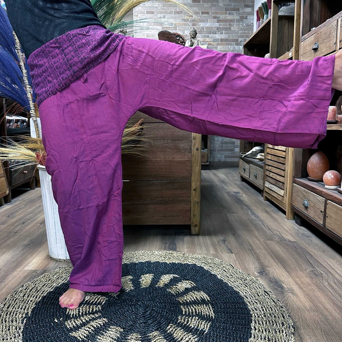 Mantra-Mandala Yoga Hose in Lila - Weite Festivalhose aus Baumwolle