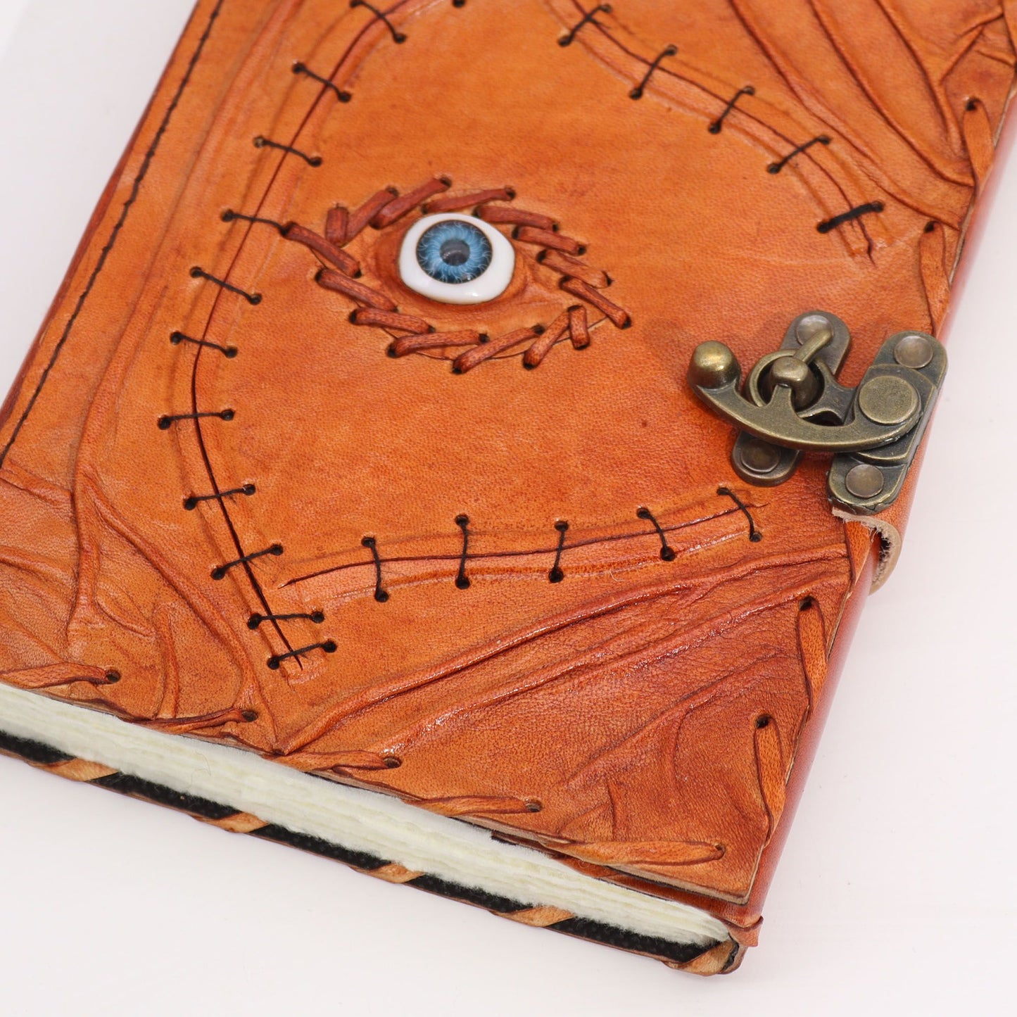 Handgefertigtes Ledernotizbuch mit Schutzauge in Hellbraun | 160 Seiten