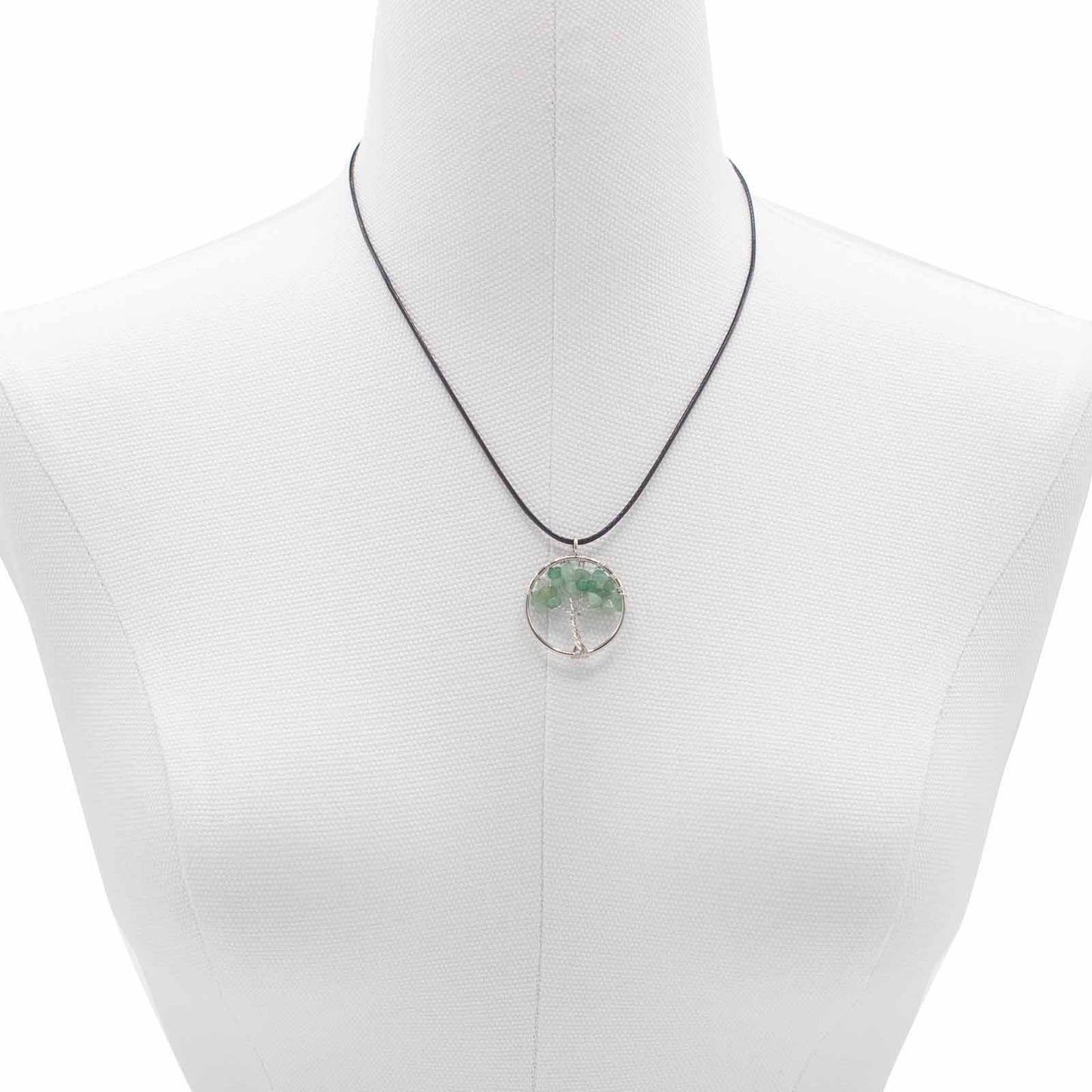 Lebensbaum-Anhänger aus Jade – Handgefertigtes Amulett mit Wildlederband