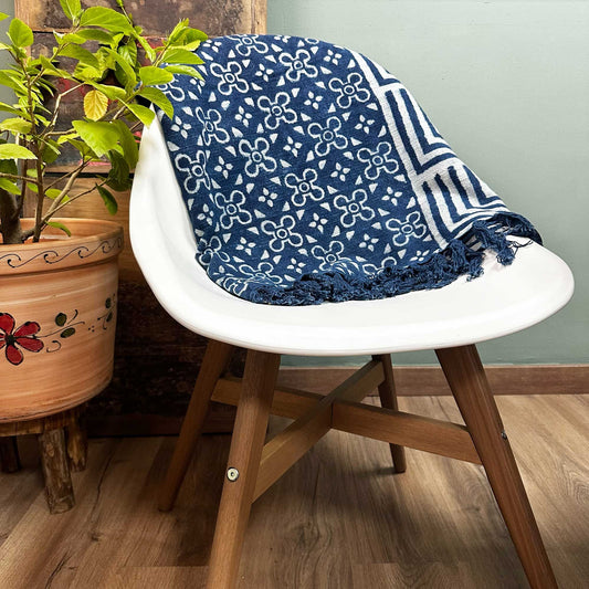 Kasba Tiles Indigo-Decke – Handgewebtes Kunstwerk aus Naturindigo, 170 x 120 cm