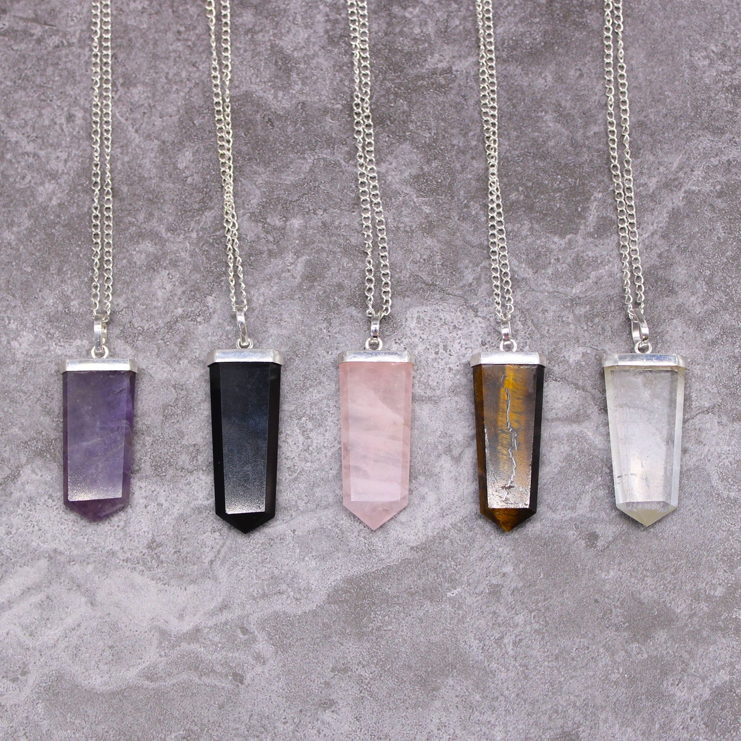 Handgefertigter Amethyst-Flachstift Anhänger mit Silberkette