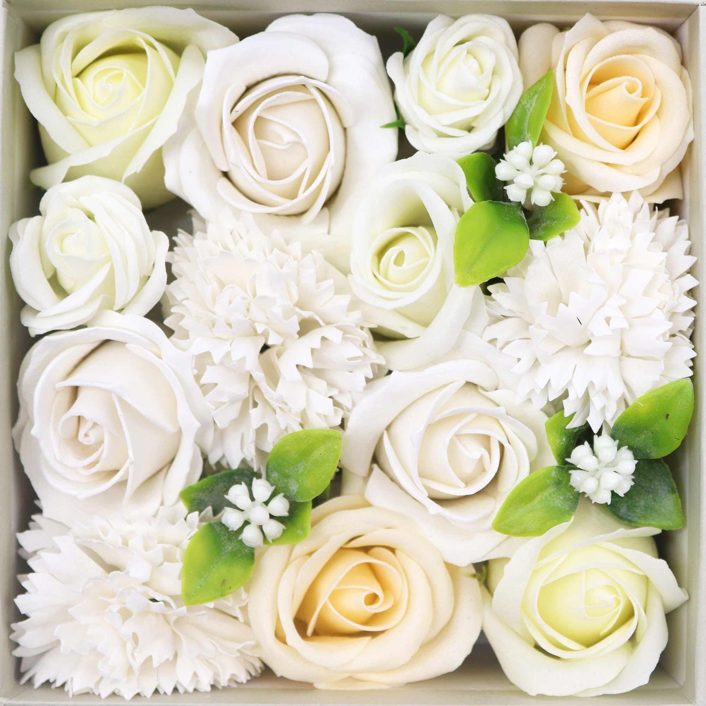 Quadratische Seifenblumen-Geschenkbox 'Hochzeitssegen' in Weiß und Elfenbein